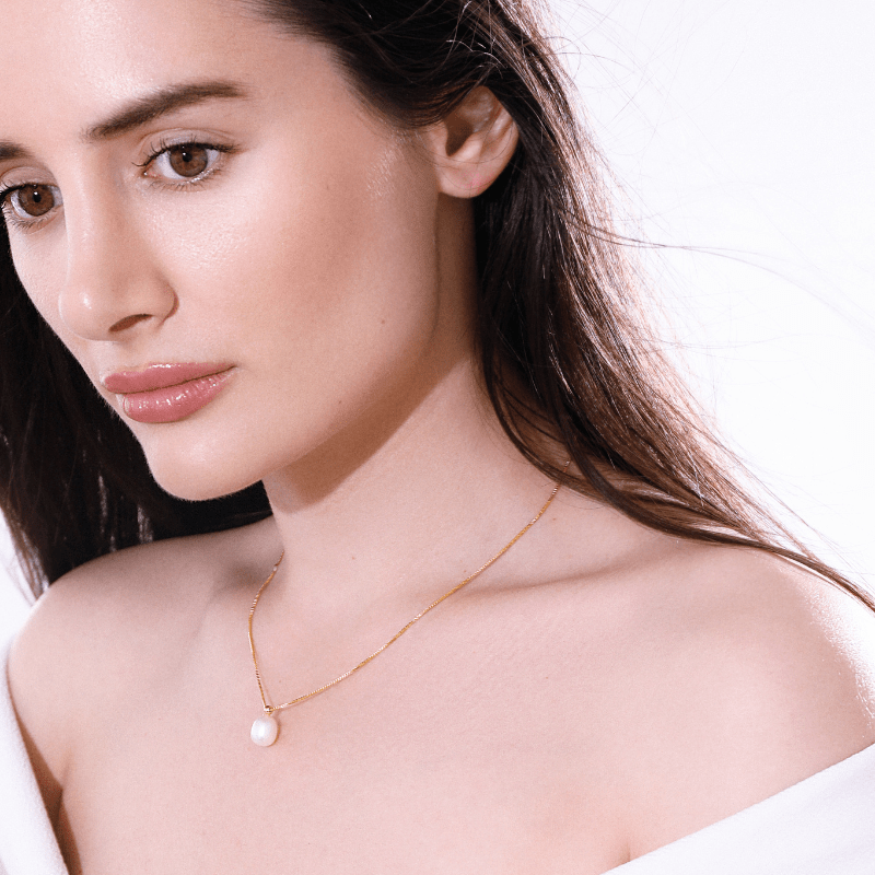 ONBERISPELIJKE GRACE PARELKETTING