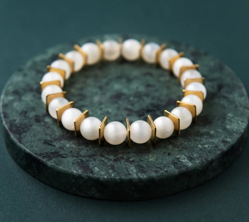 Verkoelende armband van maansteen en hematiet