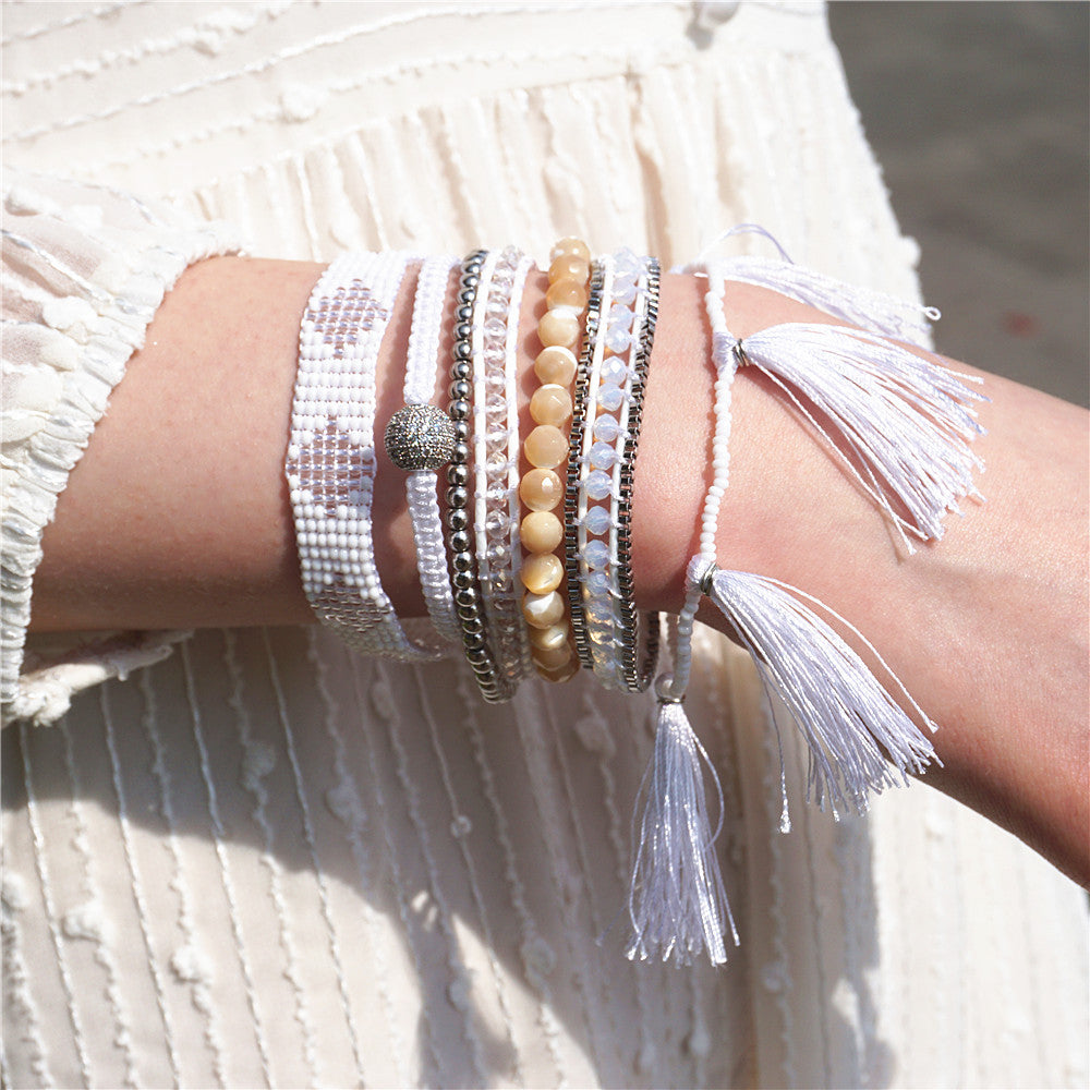 WITTE SLUIER KRALEN SHAMBALLA WIKKELARMBAND