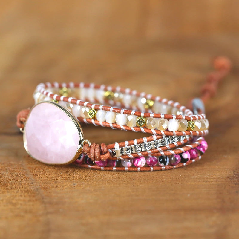 ROZE BEDELS AMAZONIET MEERLAAGSE WIKKELARMBAND