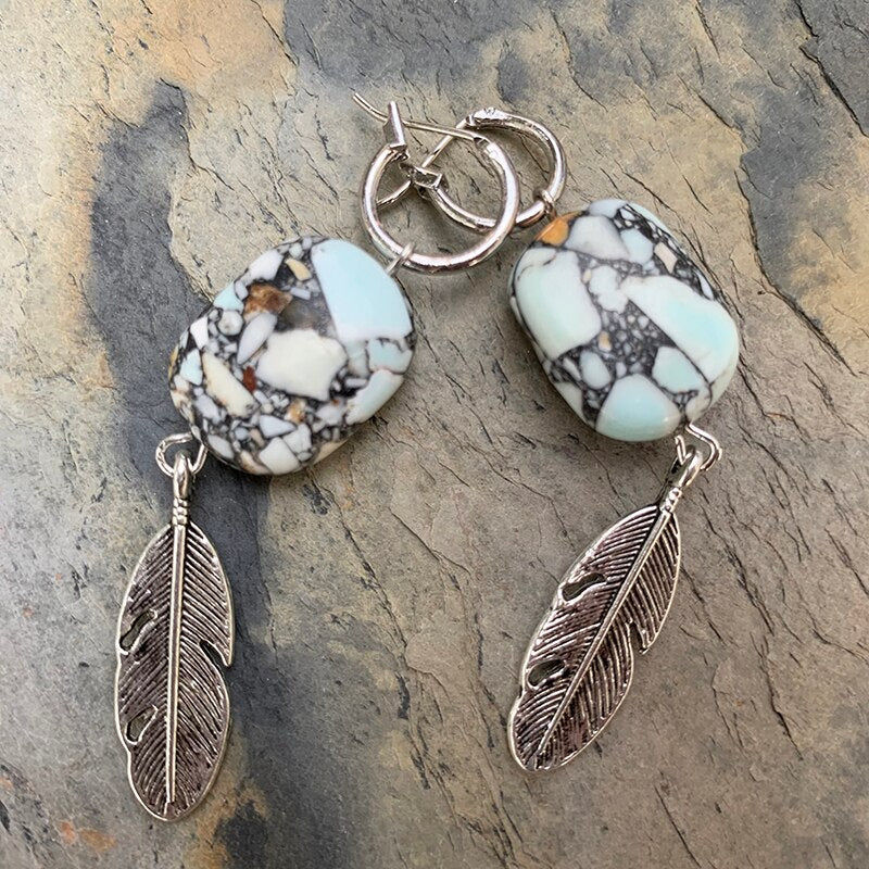 DRUPPELVEER OORBELLEN WITTE TURKOOIS