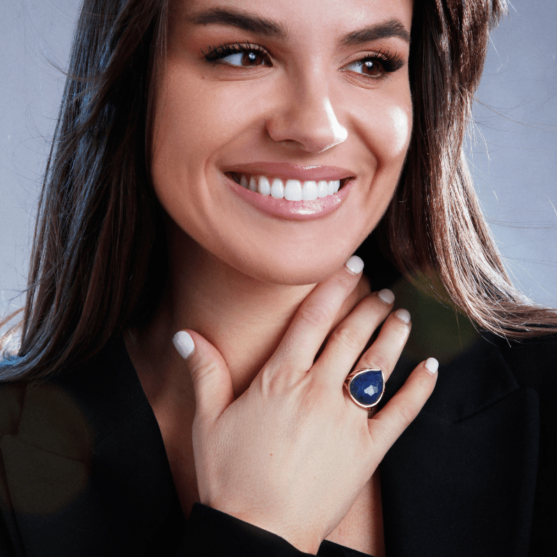 BETOVERENDE LAPIS LAZULI & LABRADORIET RINGEN