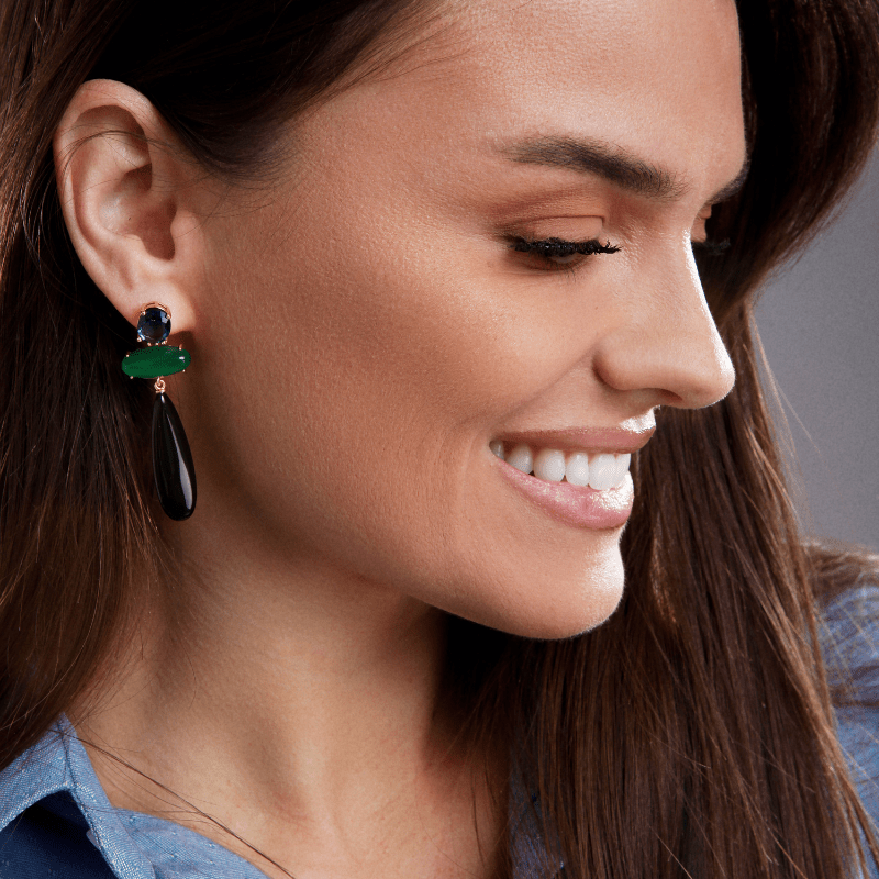 VROLIJKE ENERGIE ONYX STUD OORBELLEN