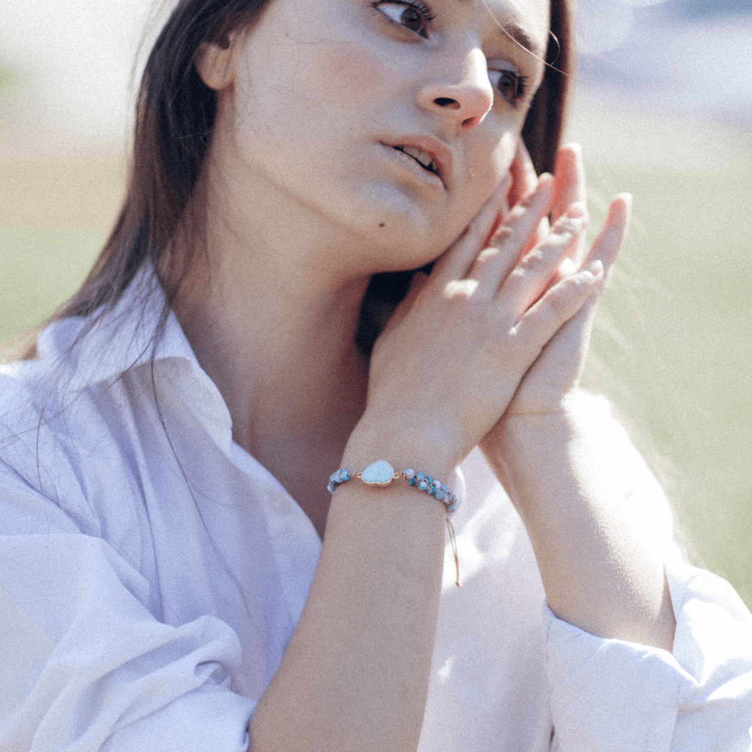 HART VAN DE OCEAAN GEVLOCHTEN OPAAL ARMBAND