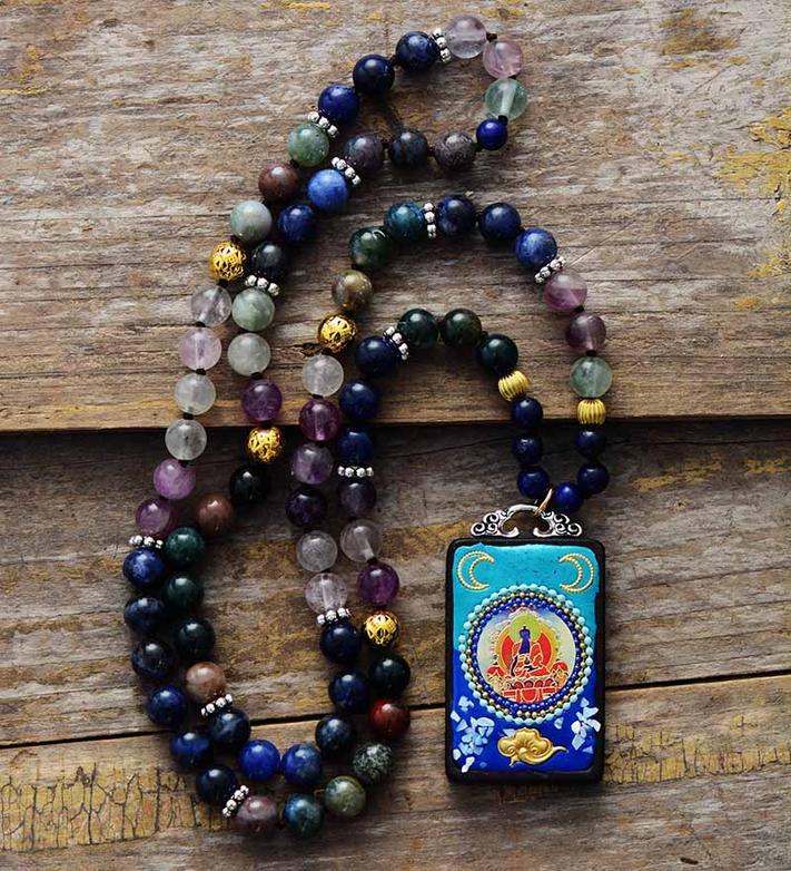 ETHNISCHE BESCHERMENDE MALA KETTING MET BUDDHA HANGER