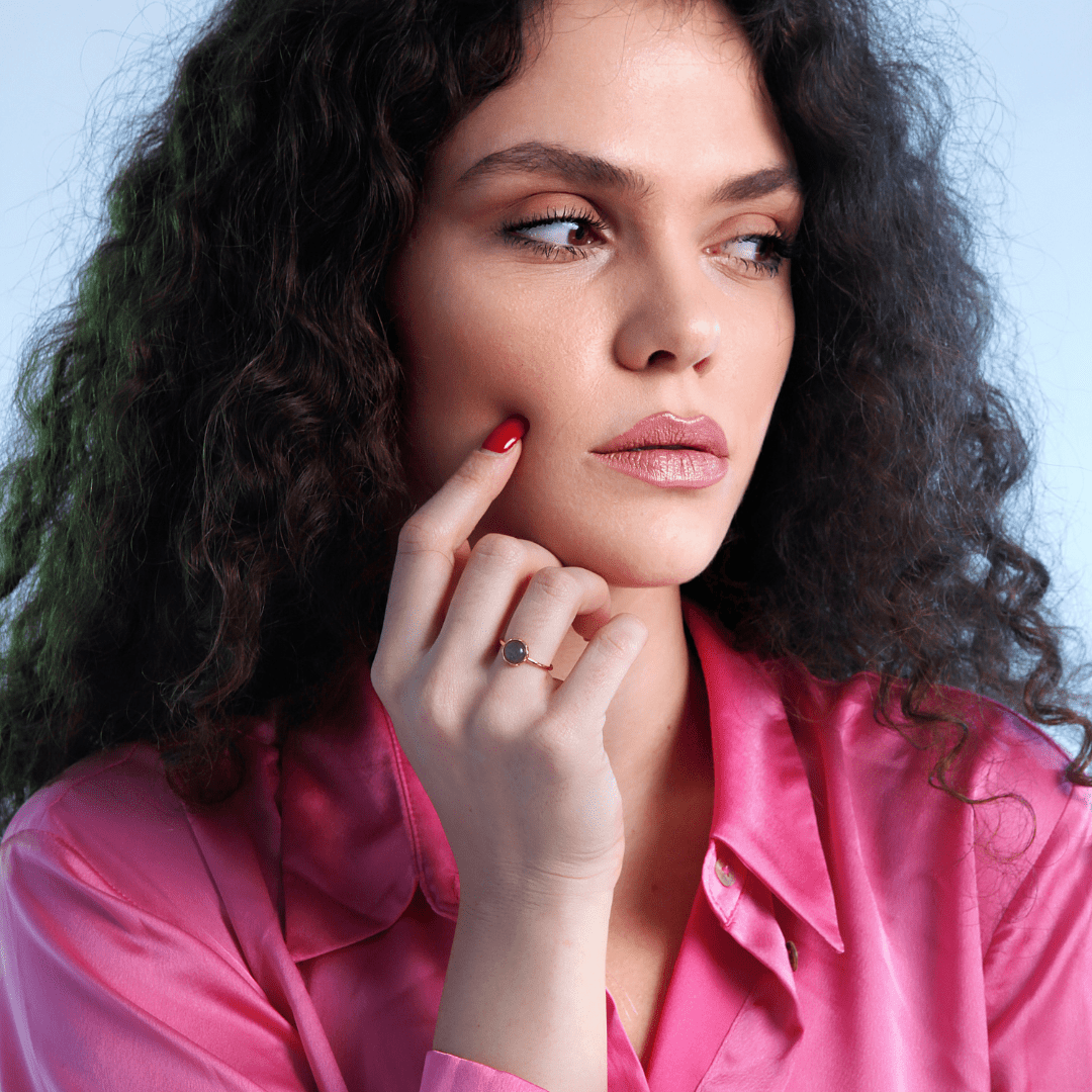 GODDELIJKE KOSMISCHE LIEFDE LABRADORIET ZILVEREN RING