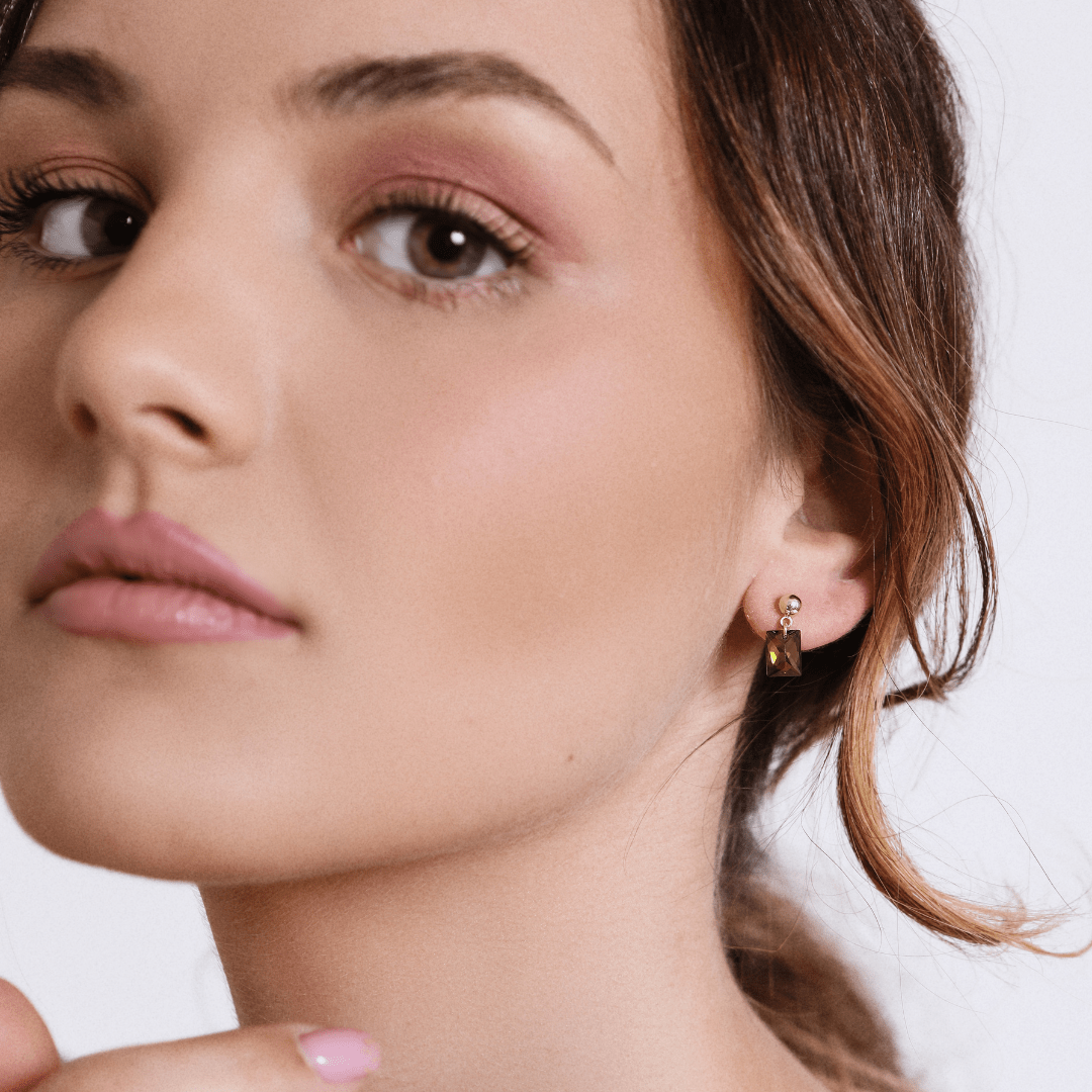 DESIGN VIERKANTE OLIJFGROENE OORBELLEN