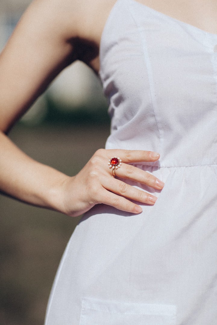 ZOETWATERPAREL ROOD BEDRAAD RING