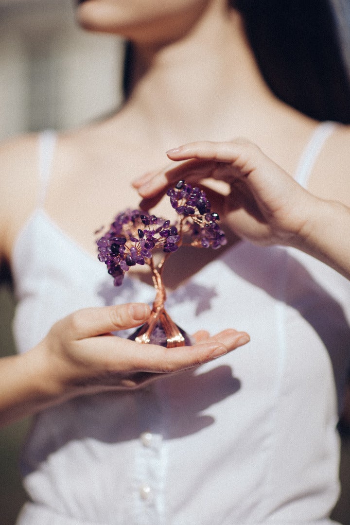 VREDE EN EVENWICHT - AMETHIST FENG SHUI KRISTALLEN BOOM MET PIRAMIDE BASIS