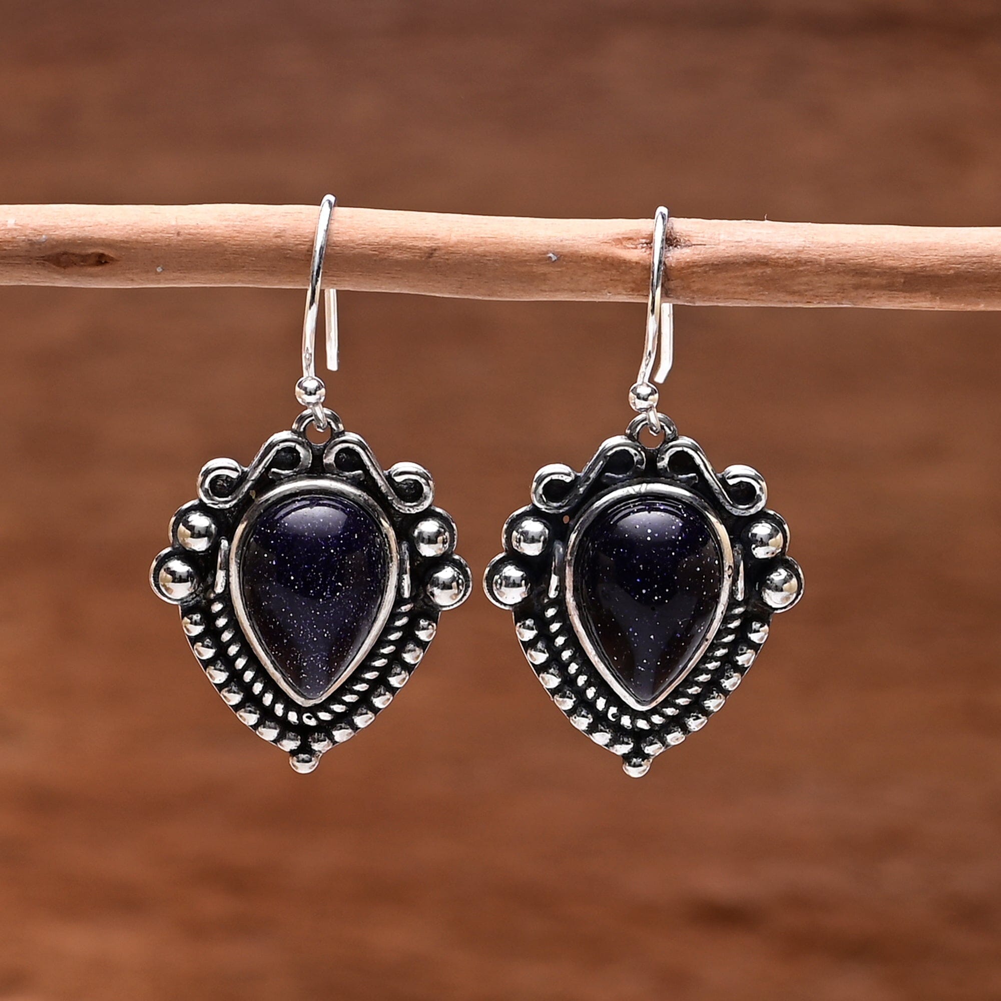 KAMIRA - ELEGANTE BLAUWE ZANDSTEEN OORBELLEN