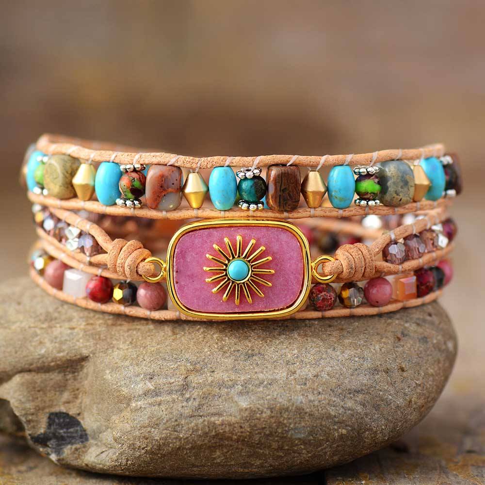 ZONNESTRAAL BOHO WIKKELARMBAND