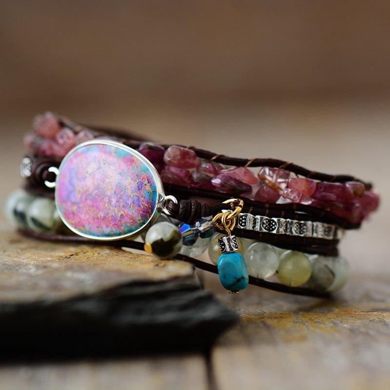 PREHNIET SPIRITUELE LEDEREN WIKKELARMBAND