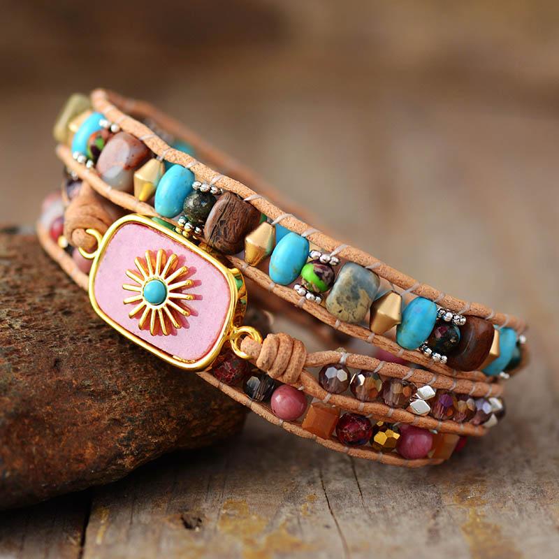 ZONNESTRAAL BOHO WIKKELARMBAND