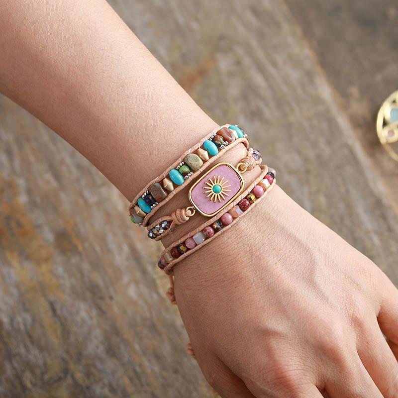 ZONNESTRAAL BOHO WIKKELARMBAND