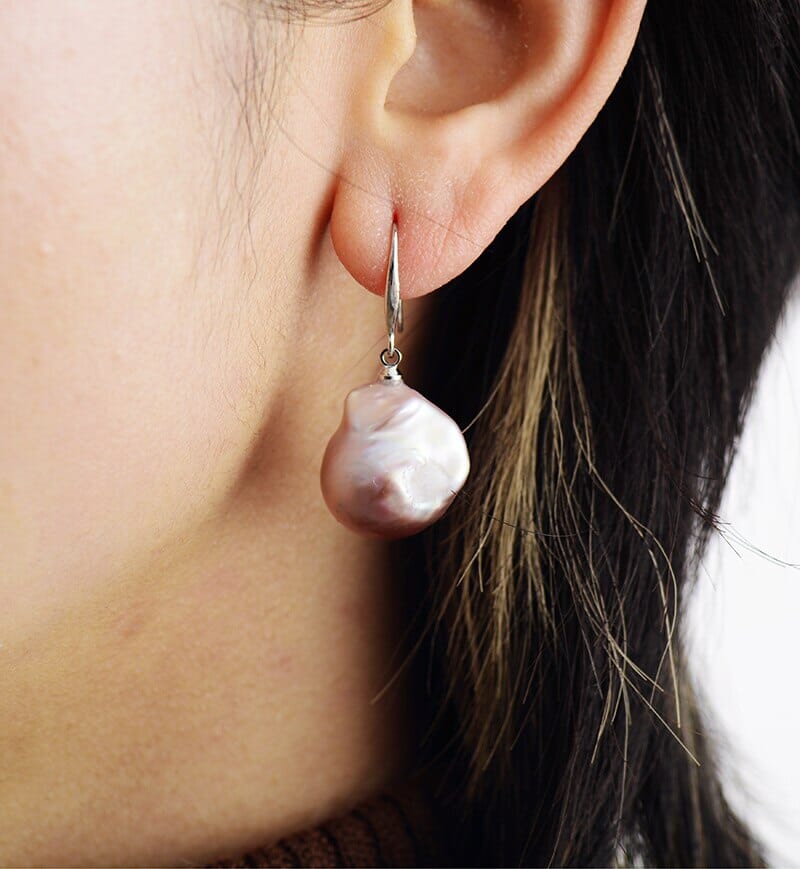 OORBELLEN MET PARELACHTIGE BELOFTEN