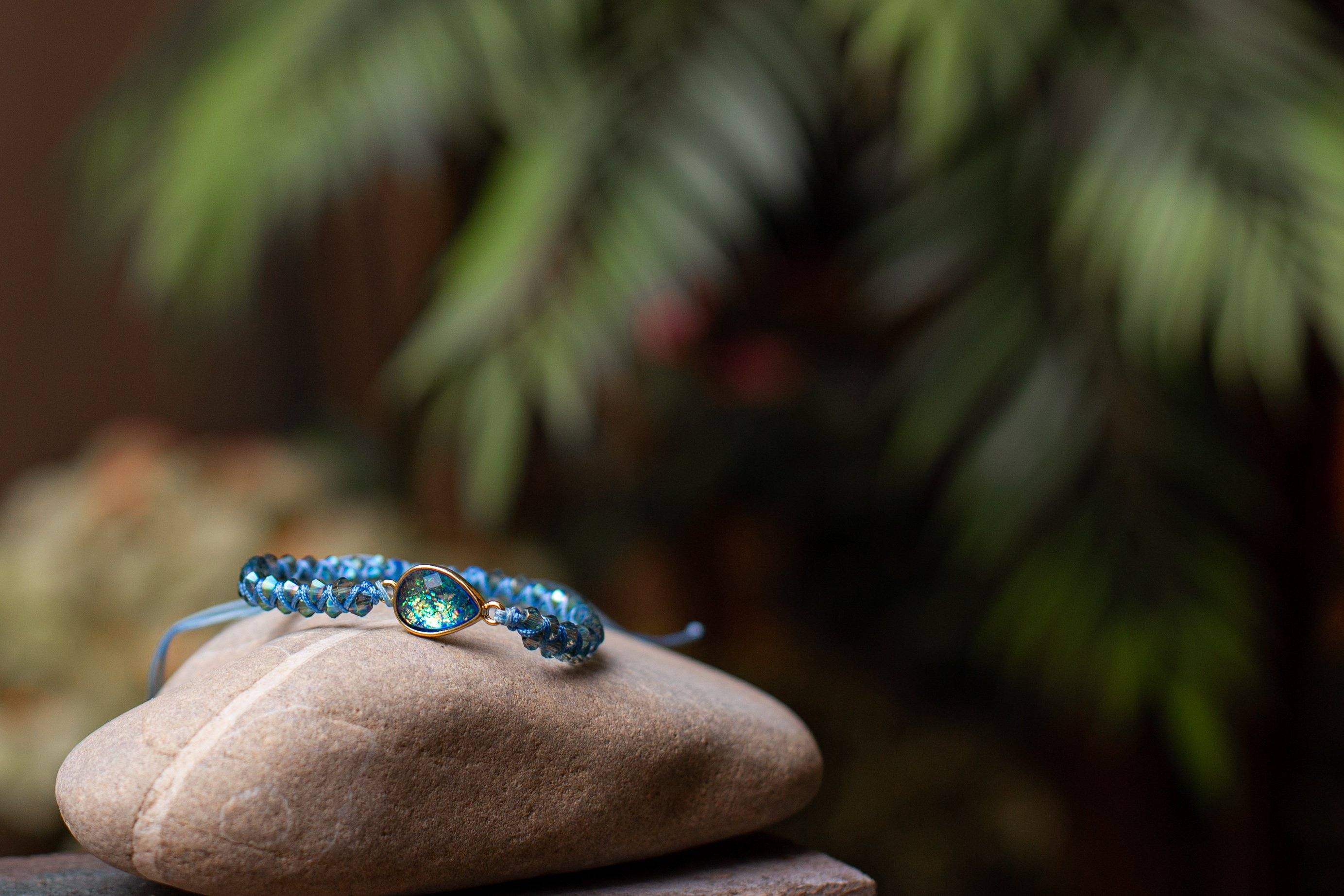 SPRANKELENDE DRUPPEL OPAAL ARMBAND