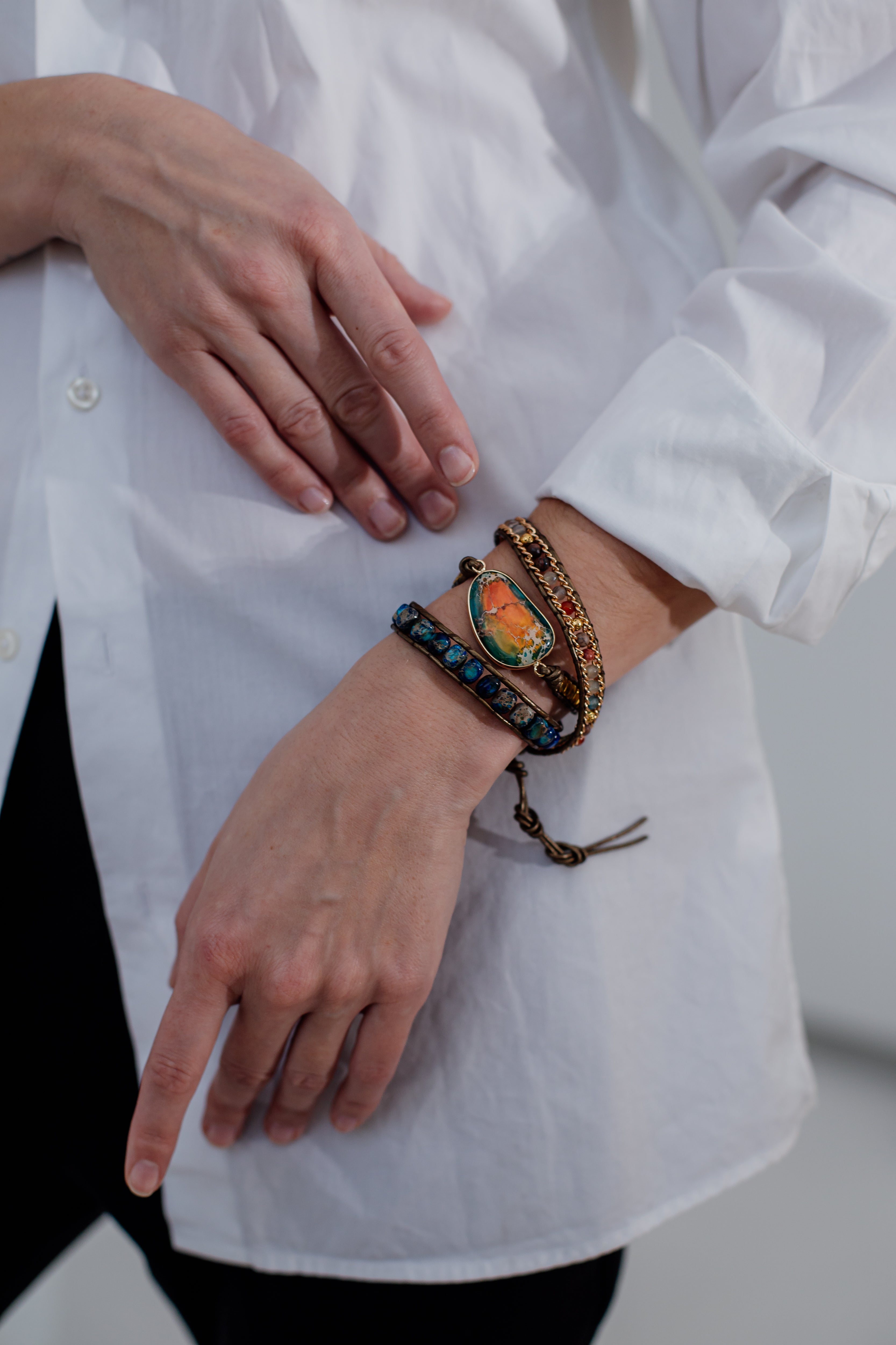 HELENDE EN VERSTERKENDE JASPIS WIKKELARMBAND