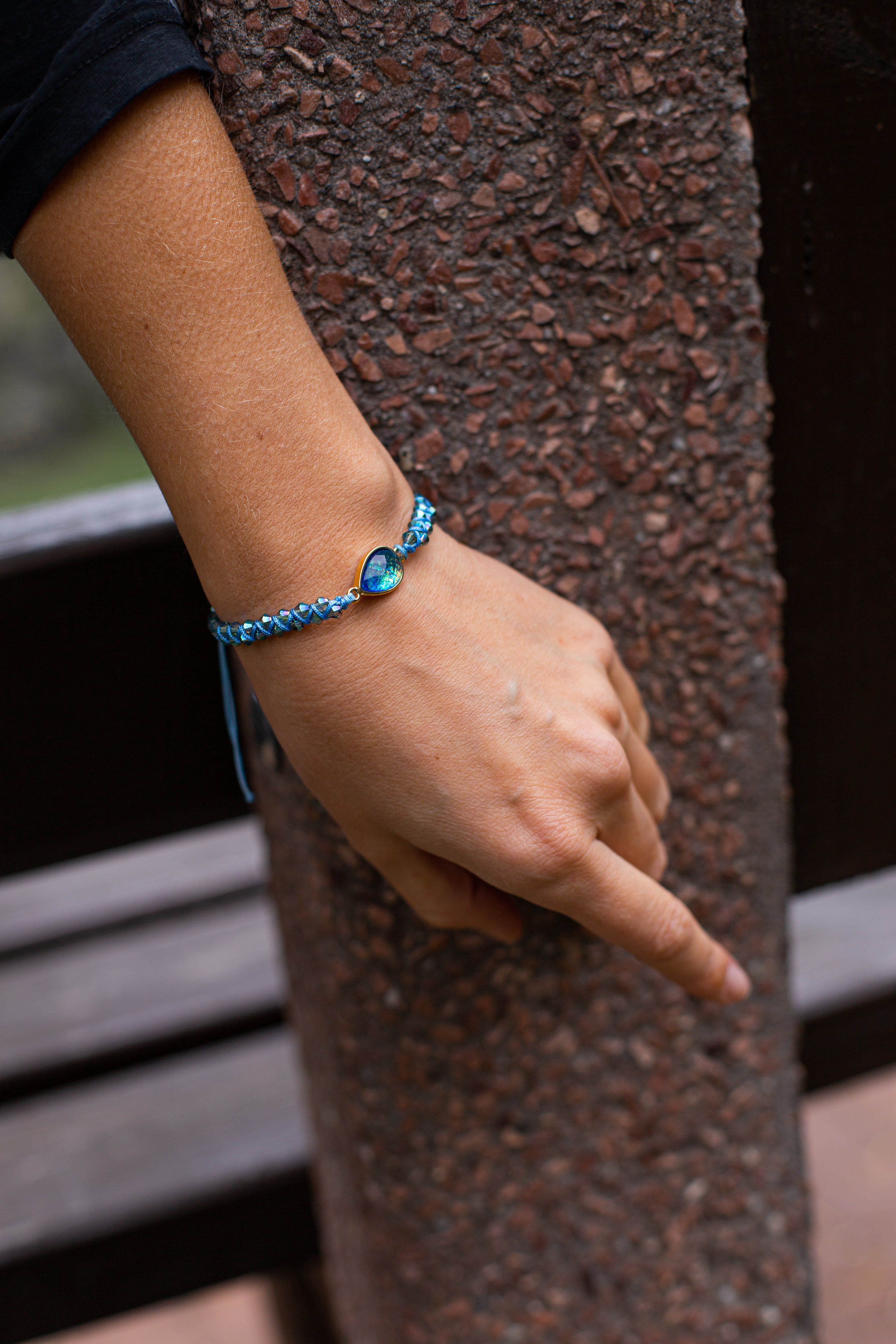 SPRANKELENDE DRUPPEL OPAAL ARMBAND