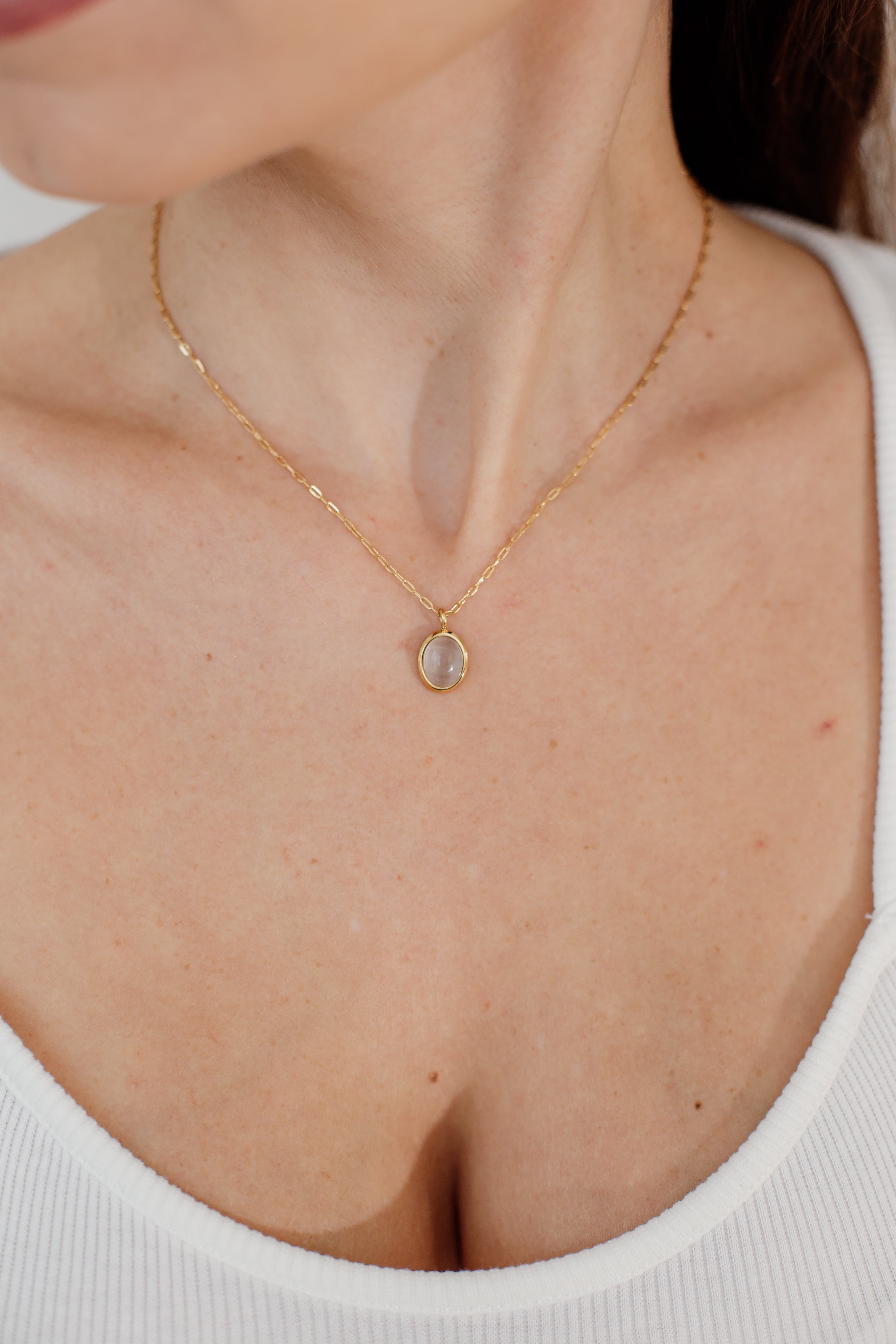 YIN & YANG ZWART/WIT OPAAL HANGER COLLIER