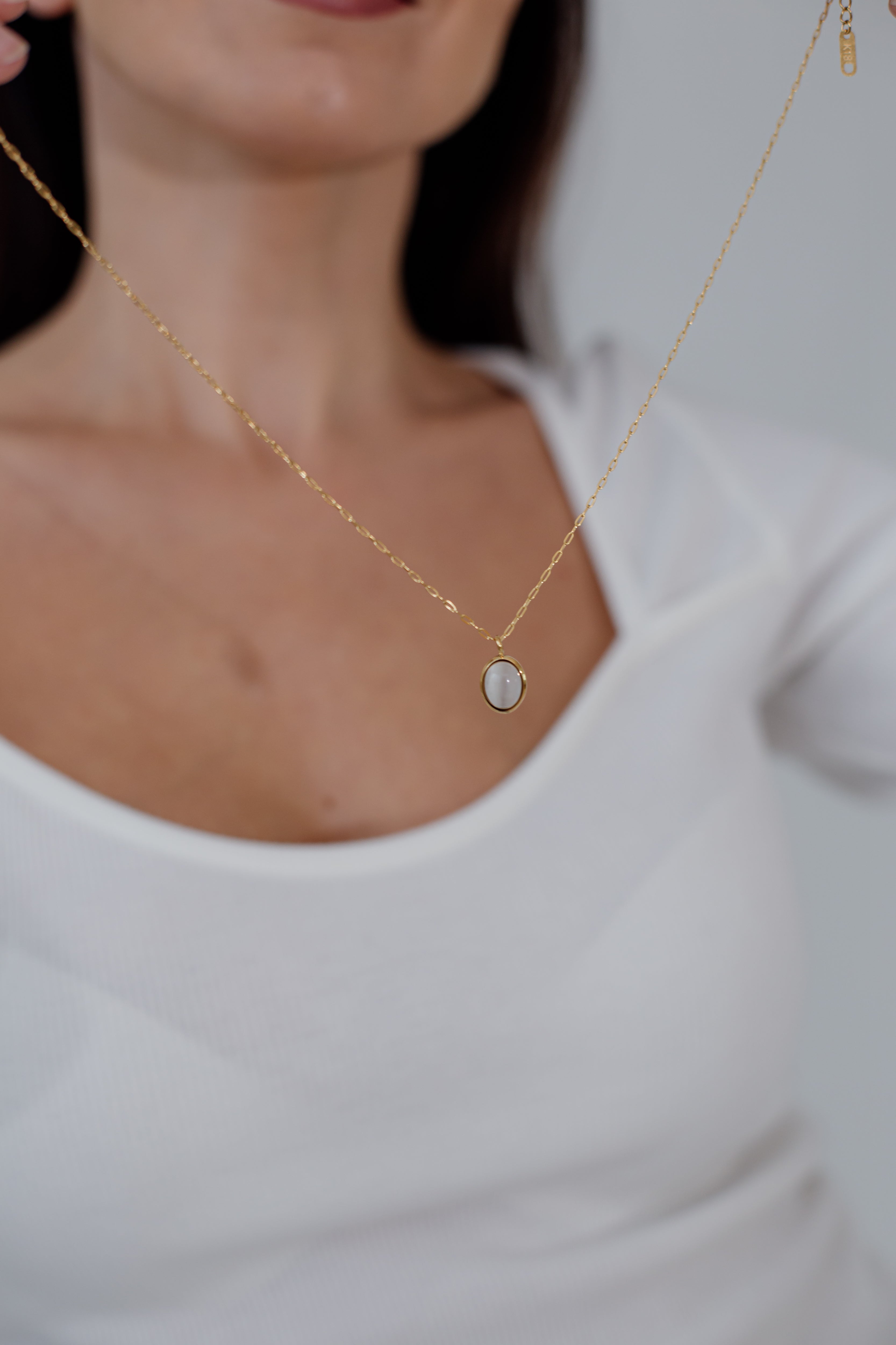 YIN & YANG ZWART/WIT OPAAL HANGER COLLIER