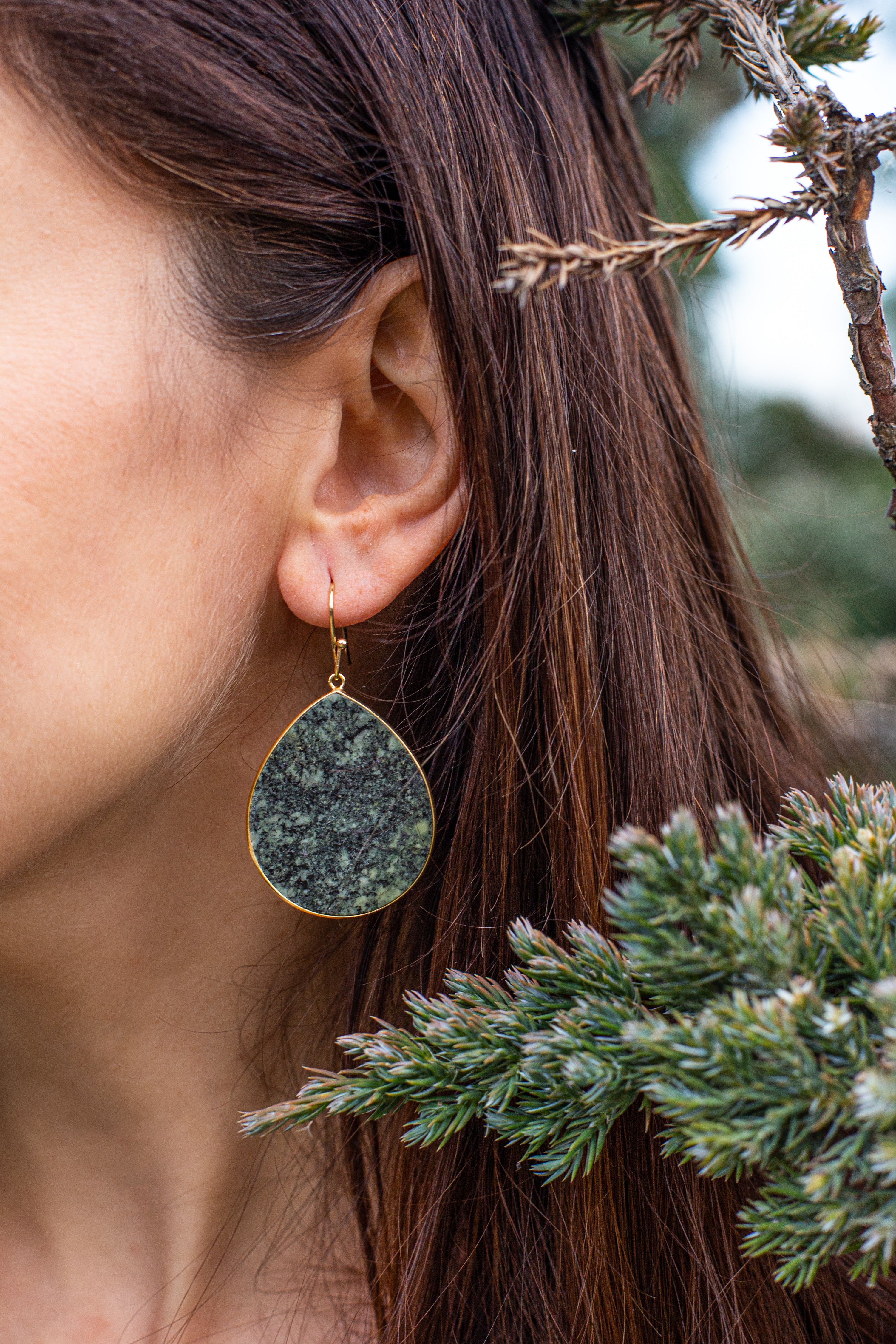 ETNISCH AFRIKAANS EDELSTENEN OORBELLEN