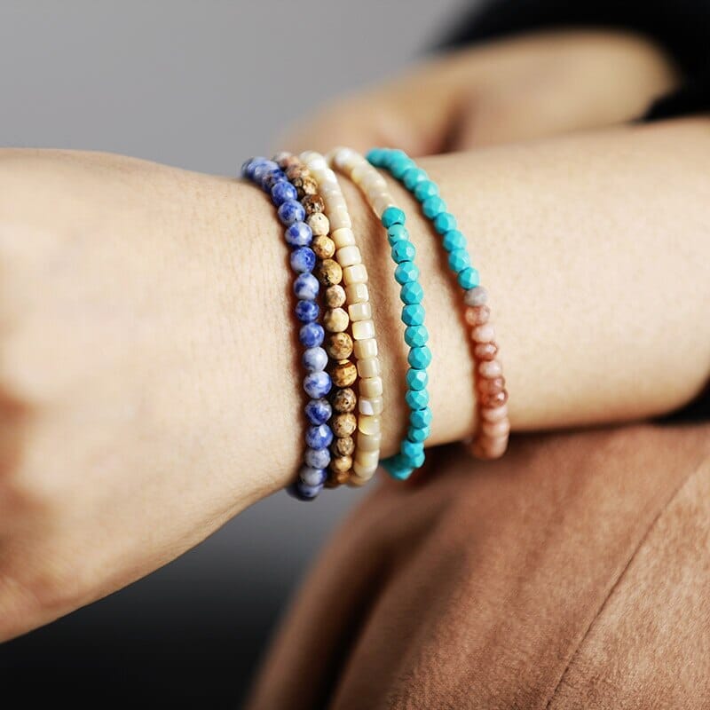 MOEITELOZE GELAAGDE ARMBAND MET NATUURLIJKE EDELSTENEN