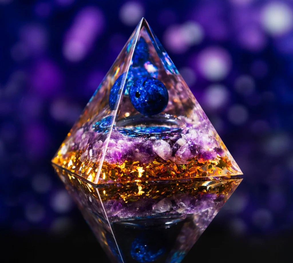 Orgonite piramide voor het derde oog chakra