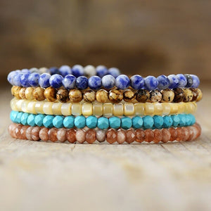 MOEITELOZE GELAAGDE ARMBAND MET NATUURLIJKE EDELSTENEN