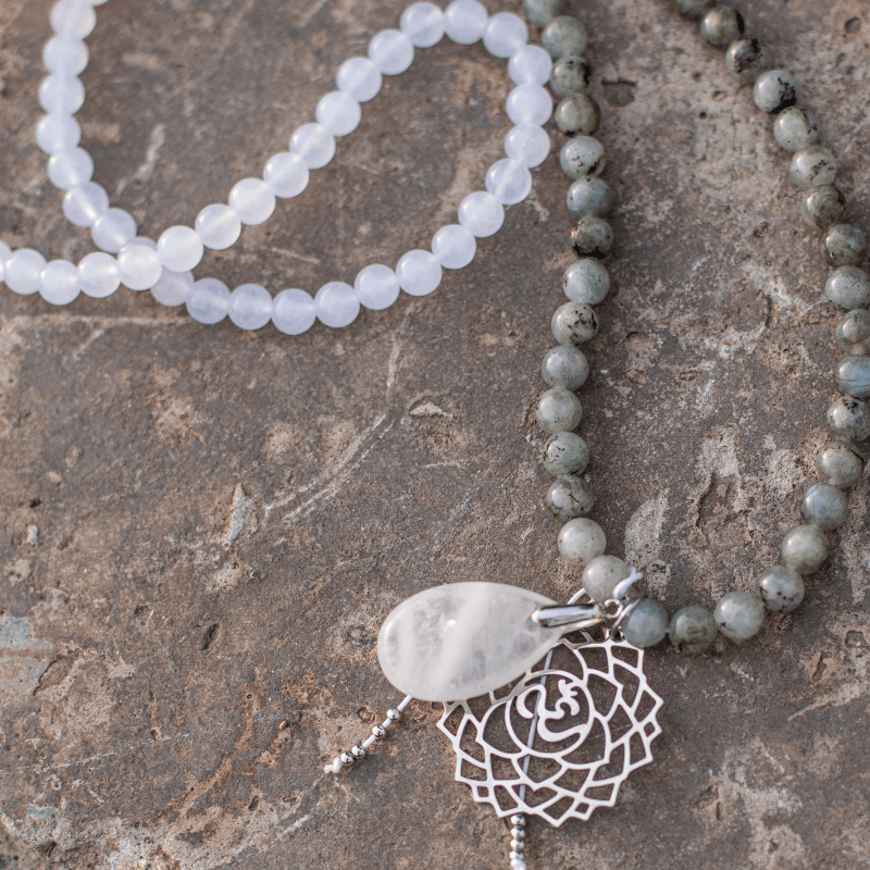 108 NATUURLIJKE LABRADORIET WITTE JADE EN AMETHIST MALA KRALEN KETTING / ARMBAND