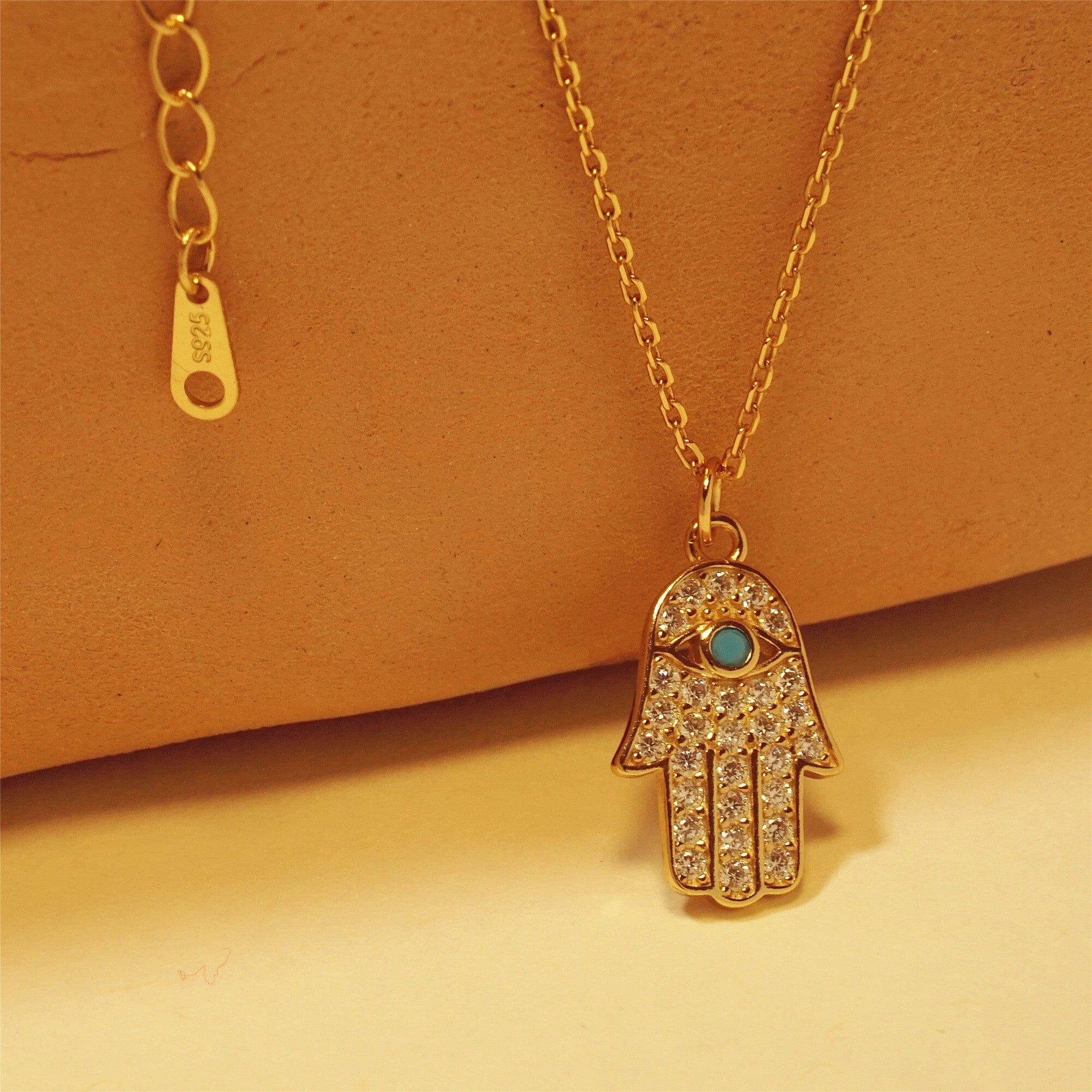 OVERVLOEDIGE VOORSPOED TURQUOISE & GOUDEN HAMSA HANDKETTING