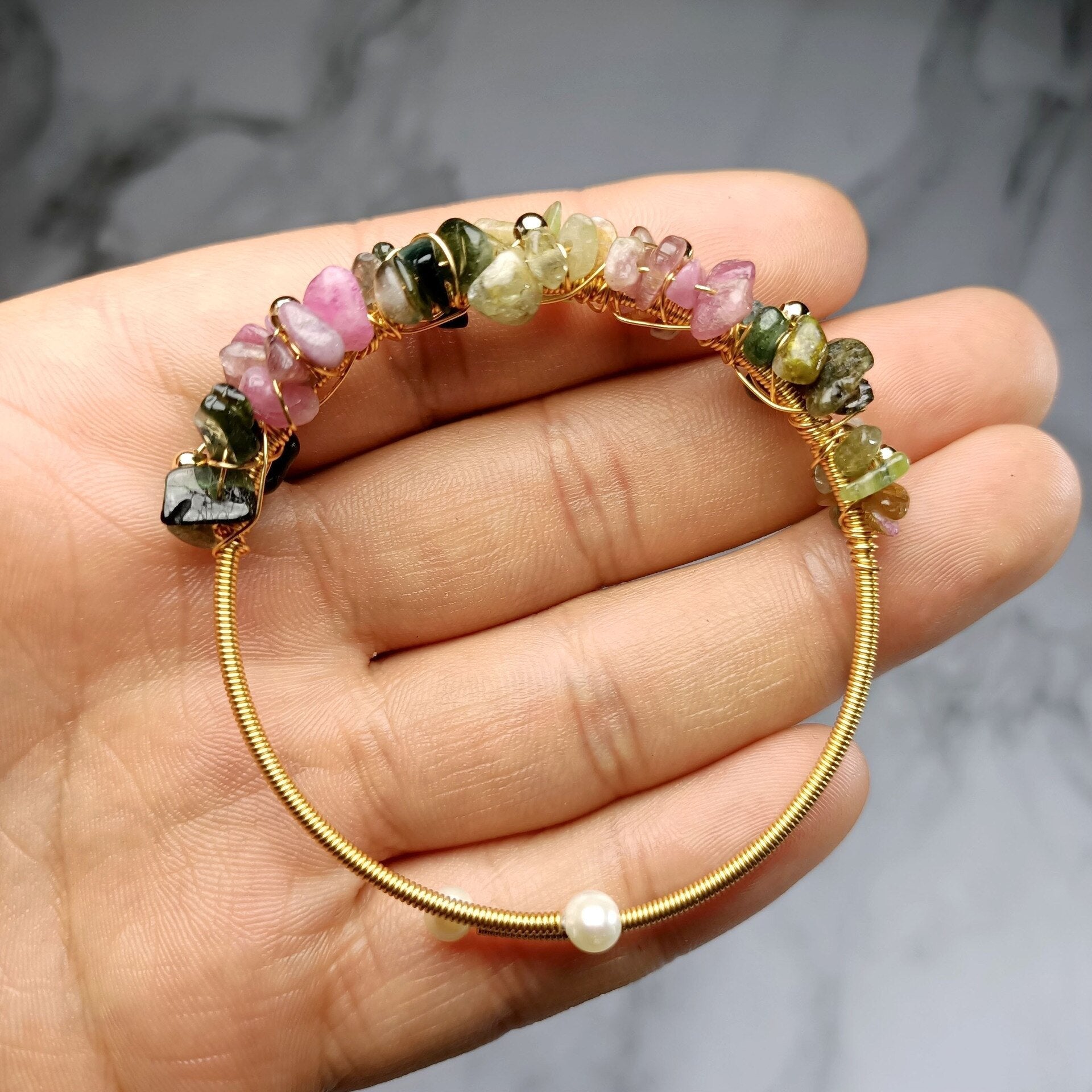GOUDEN ARMBAND MET PARELS EN TOERMALIJN