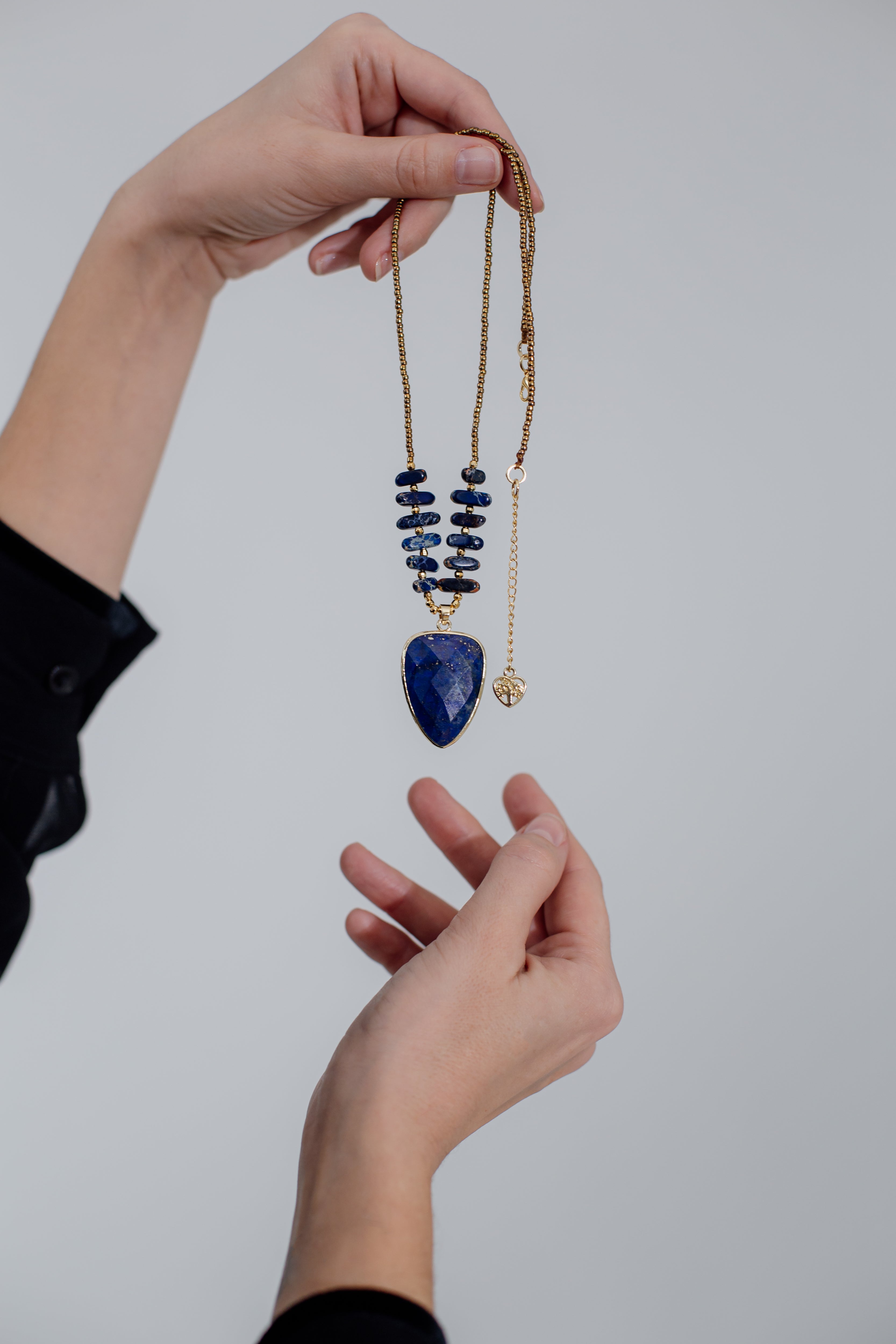 CHARMANTE BOHEEMSE LAPIS HANGER KETTING